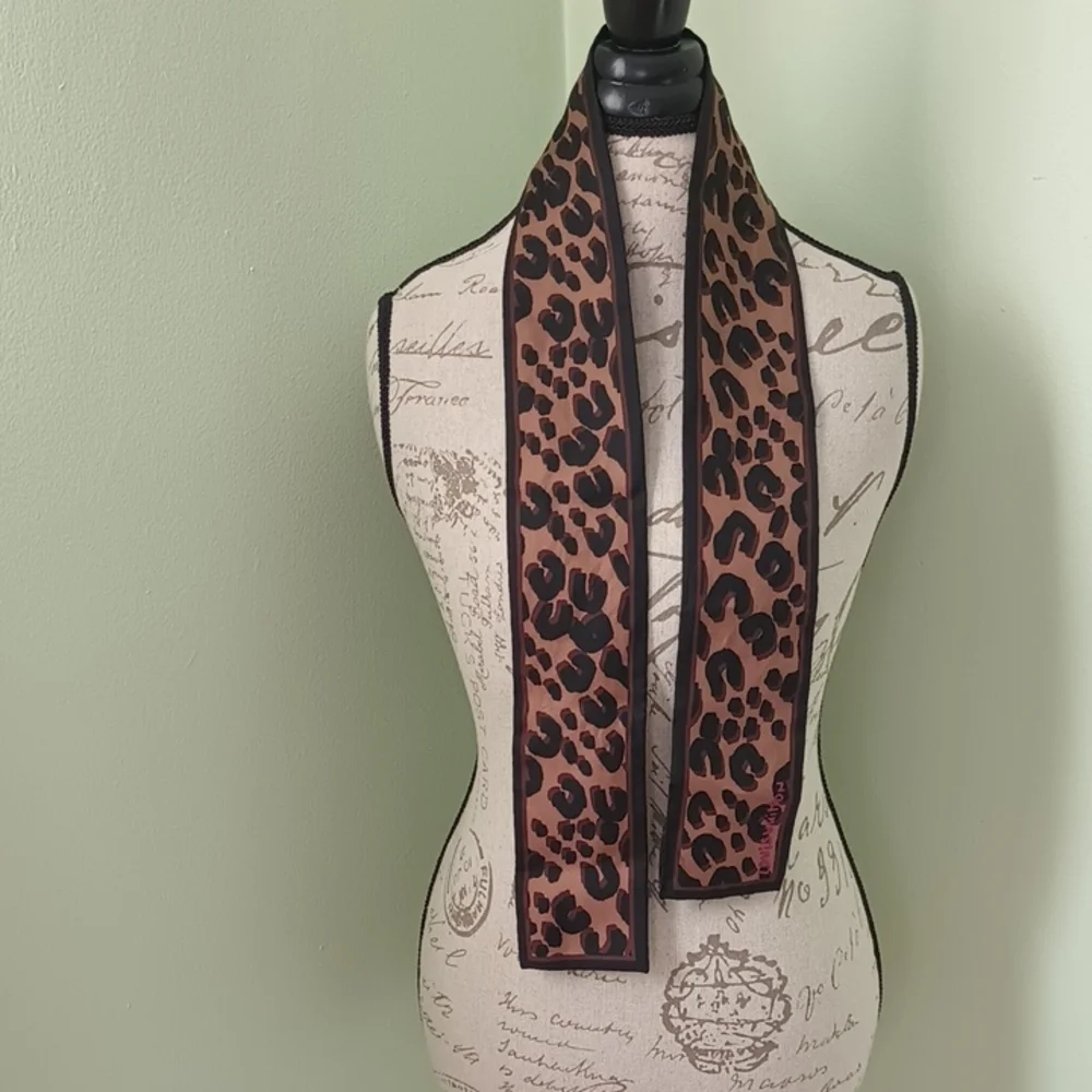 Louis Vuitton Leopard Bandeau Steven Sprouse Elegant Quiet Luxury Bag Charm